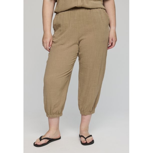 Brooke Capri Buks Sand Wide L65